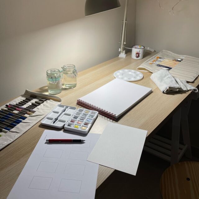 I curs finalitzat! Ara a practicar i no perdre el ritme 
He participat en un curs d’aquarel·la científica de @academia.illustraciencia  amb la Profe @claracervino i m’he pogut formar tècnicament amb aquarel·la, après a observar amb ulls d’aquarel·la i planificar les produccions en funció de colors i formes! ️

Com a projecte final, he reproduït tres textures: un escarabat 🪲, l’escorça d’un pi blanc i una vaina de Kurrajong, (hi veureu una comparativa del meu primer dibuix amb on es pot apreciar la meva evolució).

Ara continuo la meva formació com a il·lustradora amb un curs d’il·lustració infantil, una de les meves especialitats 😍

Espero poder compartir aviat les meves propostes noves il·lustrades.

#aquarel·la #ciència #art #il·lustració #creativitat #aprenentatge #evolució #cursos #infantil #artistes #compartint #inspiració #emocions #projectes #futur #materialseducatius #materialsdidàctics #il·lustraciocientifica #ilustraciondigital #ilustracioninfantil